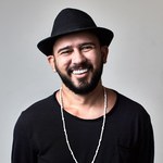Servidores terão transporte para ir à Bienal na palestra do poeta Bráulio Bessa
