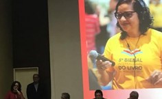 A jornalista discursou ao recebeu o prêmio Odete Pacheco. Foto: Acervo pessoal