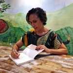 Professora de Comunicação lança livro sobre cartazes das manifestações de 2013