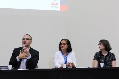 Vice-reitor, José Vieira, participou da mesa de abertura, ao lado da coordenadora da Ascom, Lenilda Luna e da coordenadora do NUC, Camila Fialho