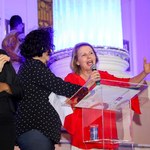 Reitora faz discurso emocionado na Bienal sobre valorização da Universidade
