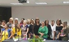 Pesquisadores durante lançamento do livro