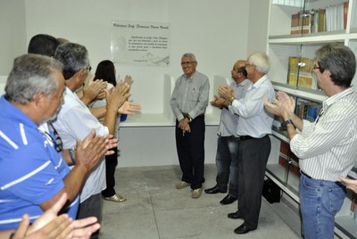 Professor Chico Potiguar na inauguração da Biblioteca com seu nome, em 2015