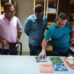 Cezar Nonato, Clayton Santos e Sérgio Onofre conhecendo acervo do MTB
