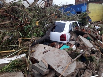 Chuvas da última terça deixaram município em estado de emergência (Foto: cortesia Gazetaweb)