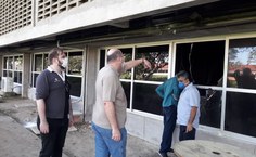 Diretor do DAP, Bruno Moraes, reitor Josealdo  Tonholo e Márcio Ferreira, da Sinfra, estavam logo cedo acompanhando os trabalhos pós incêndio