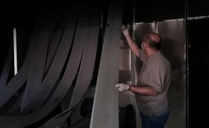 Reitor Josealdo Tonholo visita intalações do setor atingido pelas chamas