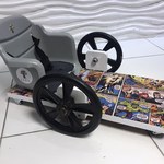 Profissionais do HU constroem carrinho para paciente internado