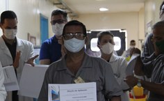 Servidores receberam moção de aplausos