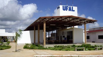 Educação Física do Campus Arapiraca comemora aprovados em concurso