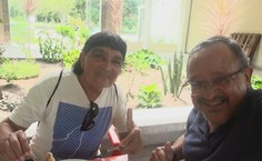 Juvenal com o professor Jorge, diretor da Foufal