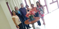 Carminha sempre rodeada de amigos e colegas de trabalho. Foto do evento em Ouro Preto. Fátima Leobino (1ª à esq.), sua companheira inseparável no cerimonial da Ufal, e Maria do Carmo (à dir. de Carminha), também da comissão da Ufal