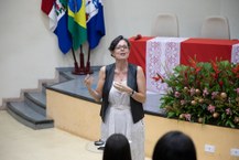 Adriana Alvarenga fala sobre emoções humnanas e no ambiente de trabalho