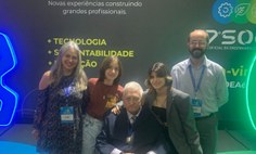 Professor Márcio Callado, ao lado da filha, Nélia Callado, docente da Ufal, das netas e do genro, Vladimir Caramori, também professor da Universidade