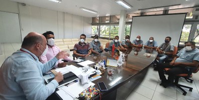 Reitor se reúne com setor de transporte da Ufal e busca otimização do serviço