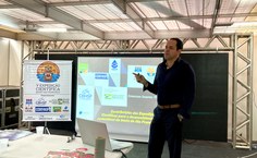 Emerson Soares, coordenador geral das Expedições e professor da Ufal, em palestra sobre desenvolvimento sustentável. Foto: Rose Ferreira