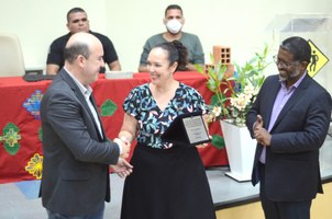 Professora recebe homenagem da Secretaria de Ressocialização de Maceió