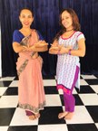 AnaClara Oliveira e a professora Kamalaski Rupini, em Belo Horizonte