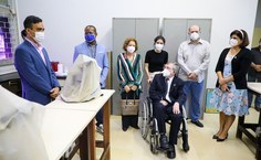 Professor Natanael (à esq.) faz um relato do importante trabalho de Milton, acompanhado desde sua época de estudante na Ufal