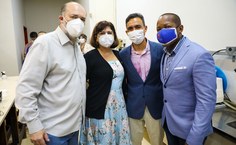 Reitor Josealdo Tonholo, vice-reitora Eliane Cavalcanti, Natanael Barbosa e Bernal Stewart