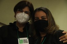 Vice-reitora Eliane Cavalcanti e a servidora Floripes Santos, da Usina Ciência, que venceu na categoria Melhor formalização de demanda