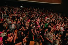 Teatro Gustavo Leite ficou lotado para prestigiar Aílton Krenak