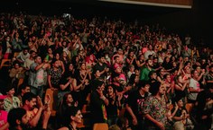 Teatro Gustavo Leite ficou lotado para prestigiar Aílton Krenak