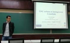 Professor Iury durante apresentação de trabalho na Bélgica