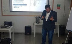 Professor Pierre em apresentação