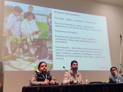 Professor Igor da Mata, do curso de Engenharia de Pesca da Unidade de Penedo (ao centro), em apresentação