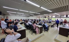 Novos docentes, familiares e servidores acompanharam a solenidade