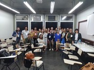 Emanuelle e Sandra com grupo de pesquisadores durante o Congresso da Abrapcorp