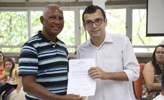 Pró-reitor Wellington Pereira, com novo servidor Dalton Costa