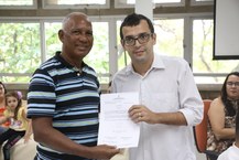 Pró-reitor Wellington Pereira, com novo servidor Dalton Costa