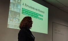 Sandra Nunes durante apresentação de trabalho no Encontro da Compós