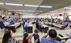 35 técnico-administrativos, em vários cargos, e uma docente foram empossados nesta manhã