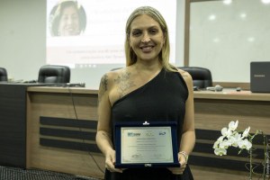 Professora Juliana Theodoro é vencedora do primeiro Prêmio Elas na Matemática