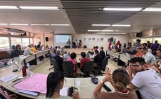 Luciana Almeida e Davi Fonseca na assinatura do termo de posse