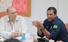 Reitor Tonholo e o comandante Garcia