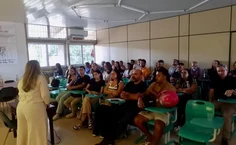 Aline Fidelis professora titular do ICF