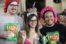 Fantasias para todos os gostos durante o desfile do bloco Filhinhos da Mamãe, no bairro de Jaraguá (Foto: Renner Boldrino)