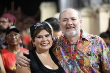 A vice-reitora Eliane Cavalcanti e o reitor Josealdo Tonholo celebram o Carnaval (Foto: Renner Boldrino)