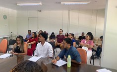 Familiares dos novos servidores