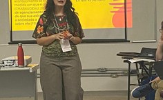 Laura apresenta trabalho