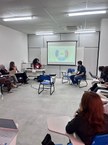 Vitor e colegas apresentam trabalho