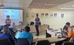 Luke Whaley, coordenador do projeto (de blusa azul ao centro), em visita à Ufal