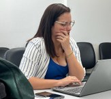 Reunião virtual da coordenadora pedagógica Lilian Figueiredo sobre internacionalização e cursos com universidades parceiras