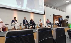 Mesa de abertura do evento