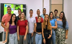 Professor Carlos Eduardo e alunos