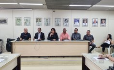 Mesa da solenidade de posse